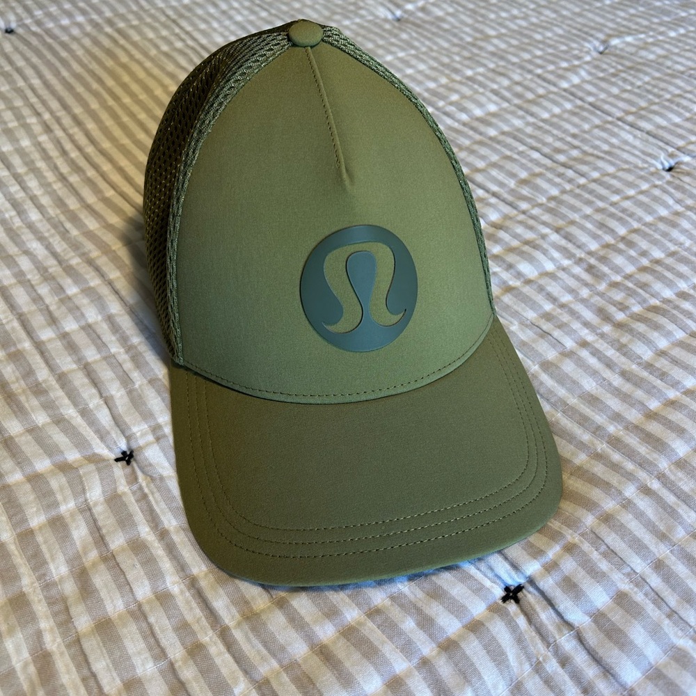 Lululemon trucker hat